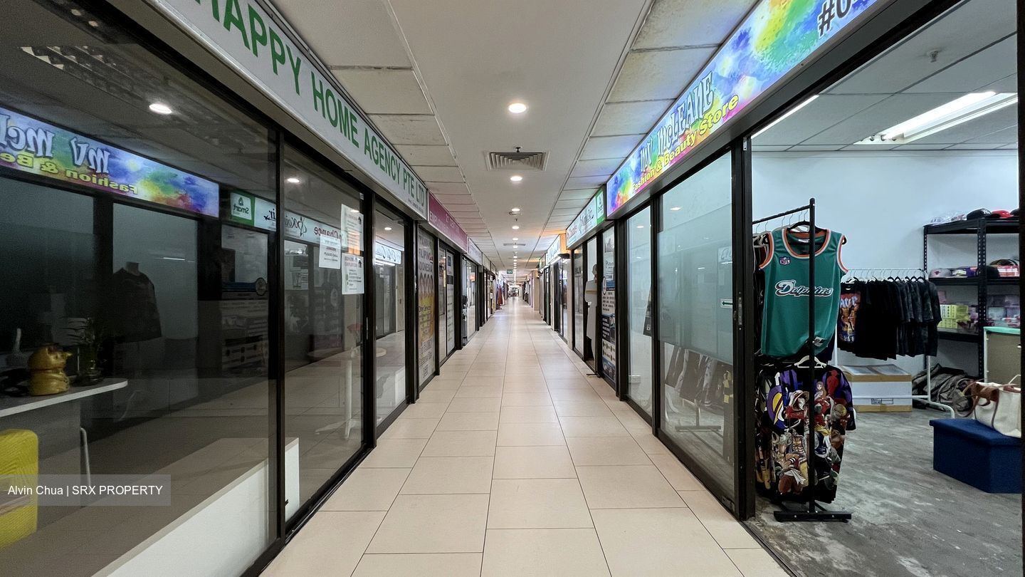 Lucky Plaza (D9), Retail #476270551